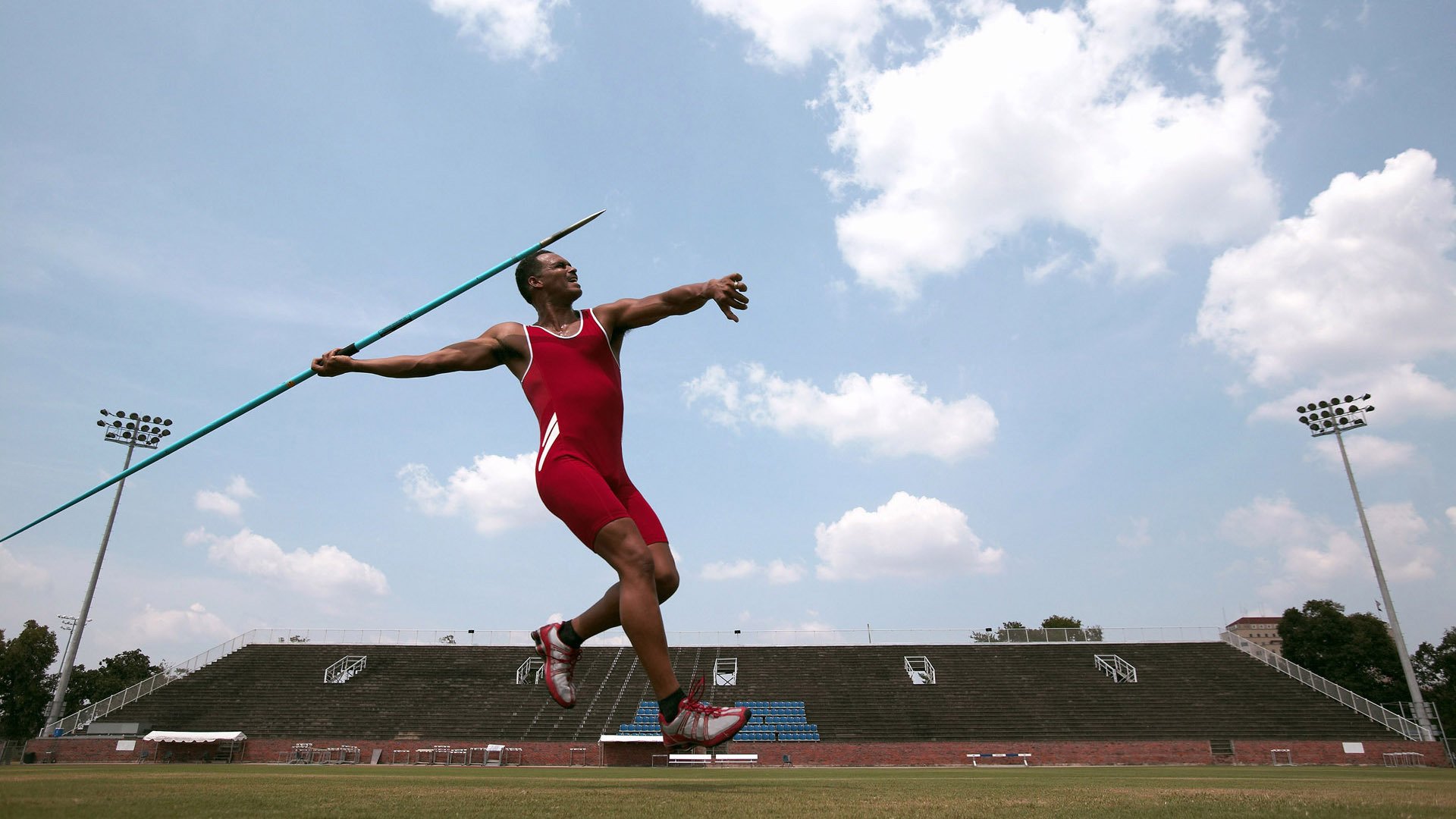 中国队带队取胜！，莱万多夫斯基重要时刻战术调整比赛高潮迭起